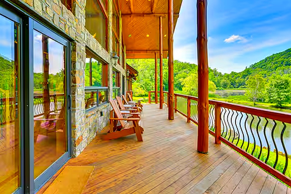 Cabin deck